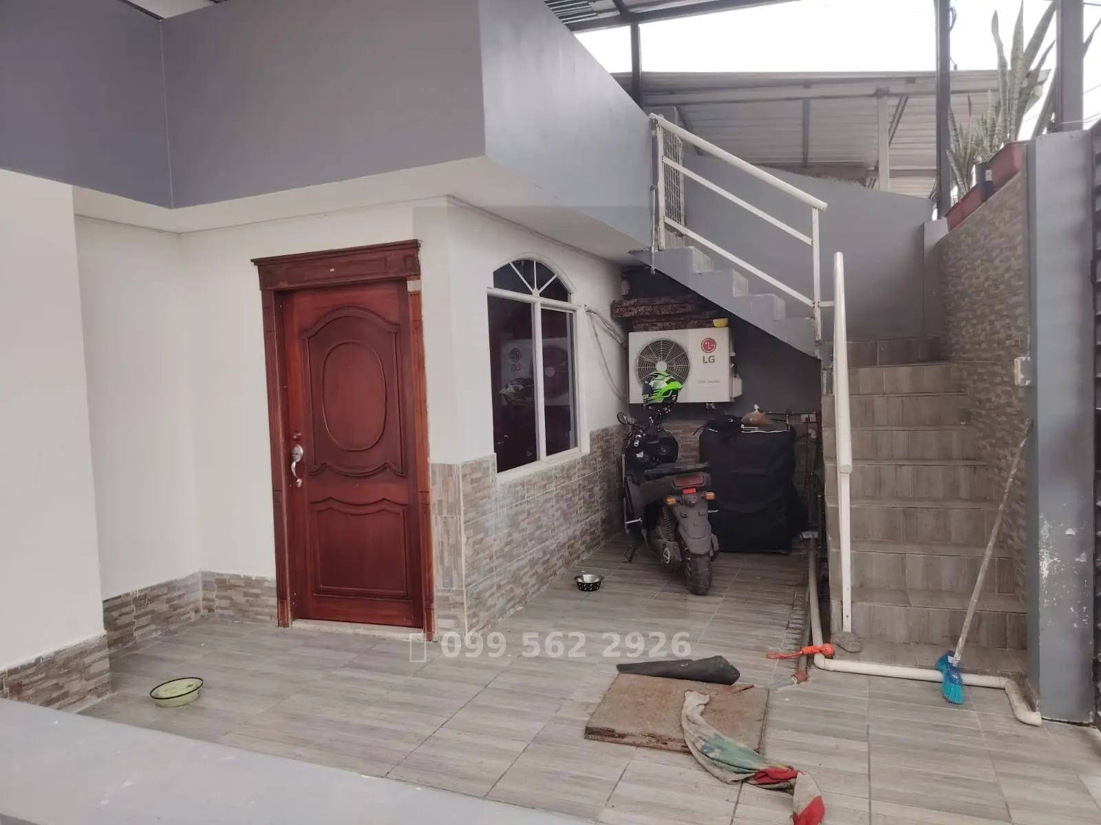 OPORTUNIDAD DE INVERSIÓN EN SANTO DOMINGO Se vende propiedad de 3 pisos, ideal para inversión o renta, ubicada en la Cooperativa Víctor Manuel Bastidas.