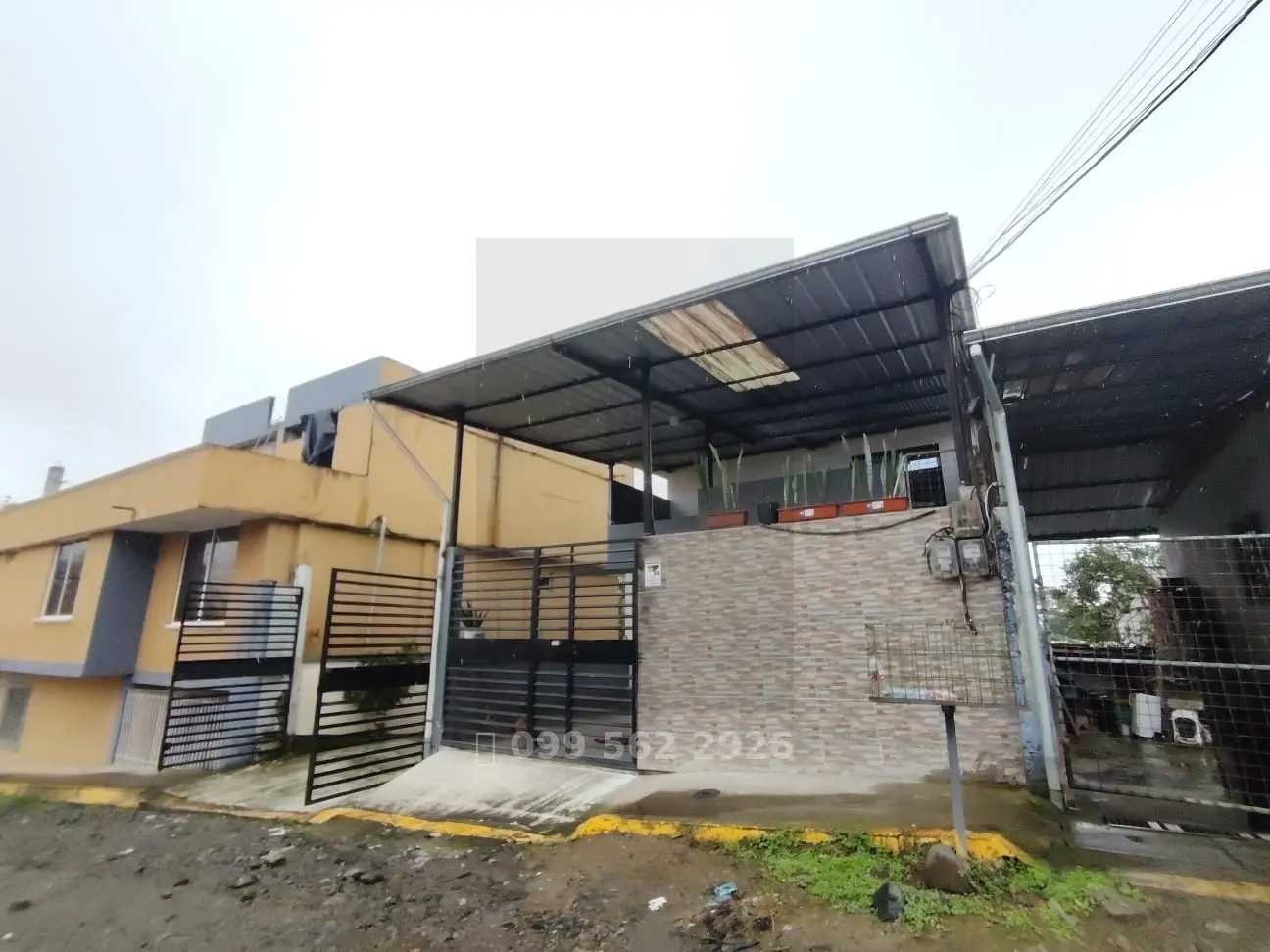 OPORTUNIDAD DE INVERSIÓN EN SANTO DOMINGO Se vende propiedad de 3 pisos, ideal para inversión o renta, ubicada en la Cooperativa Víctor Manuel Bastidas.