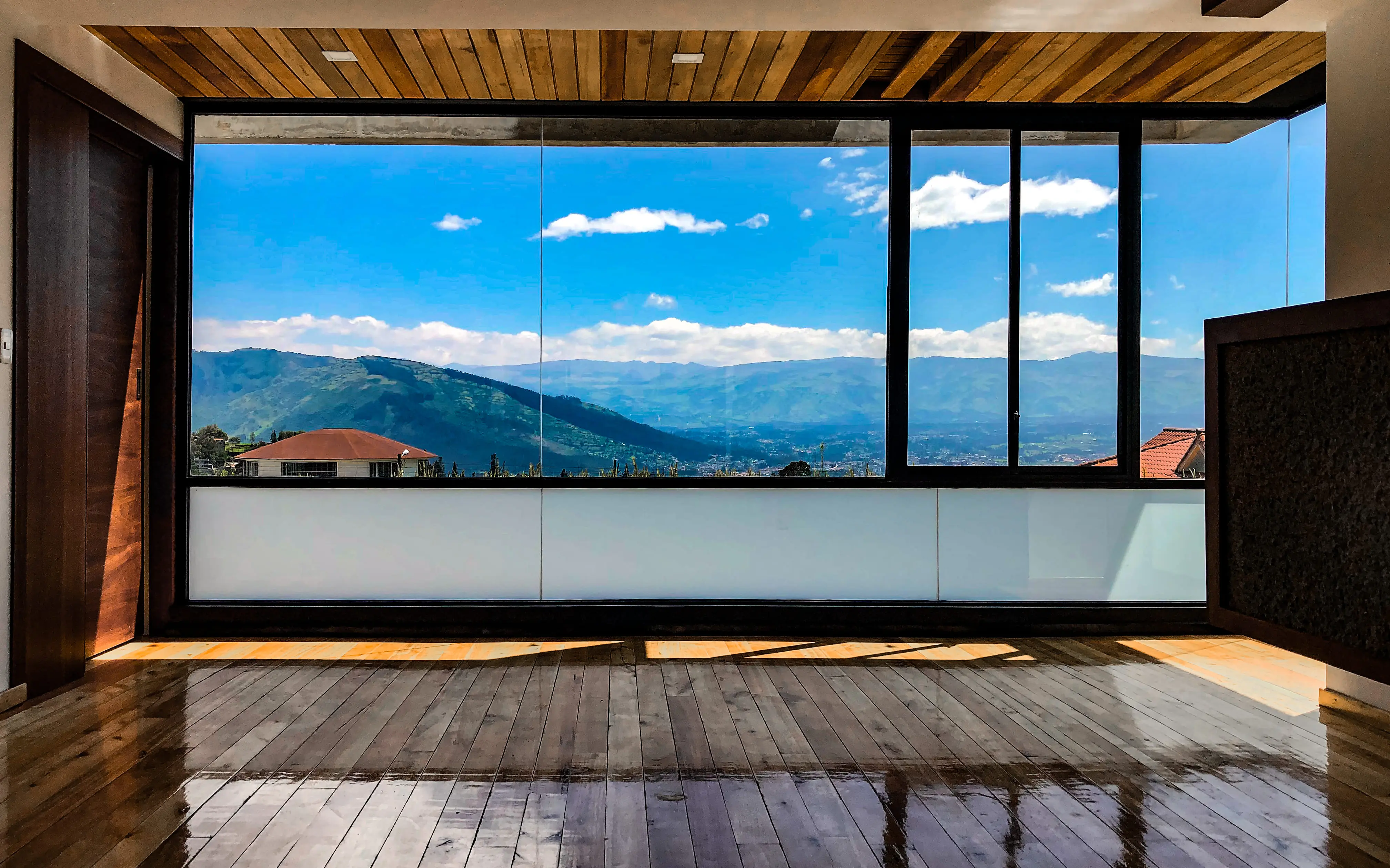 Exclusivo Departamento de Diseño | 97m² de Jardín Privado | en Quito - Valle de los Chillos