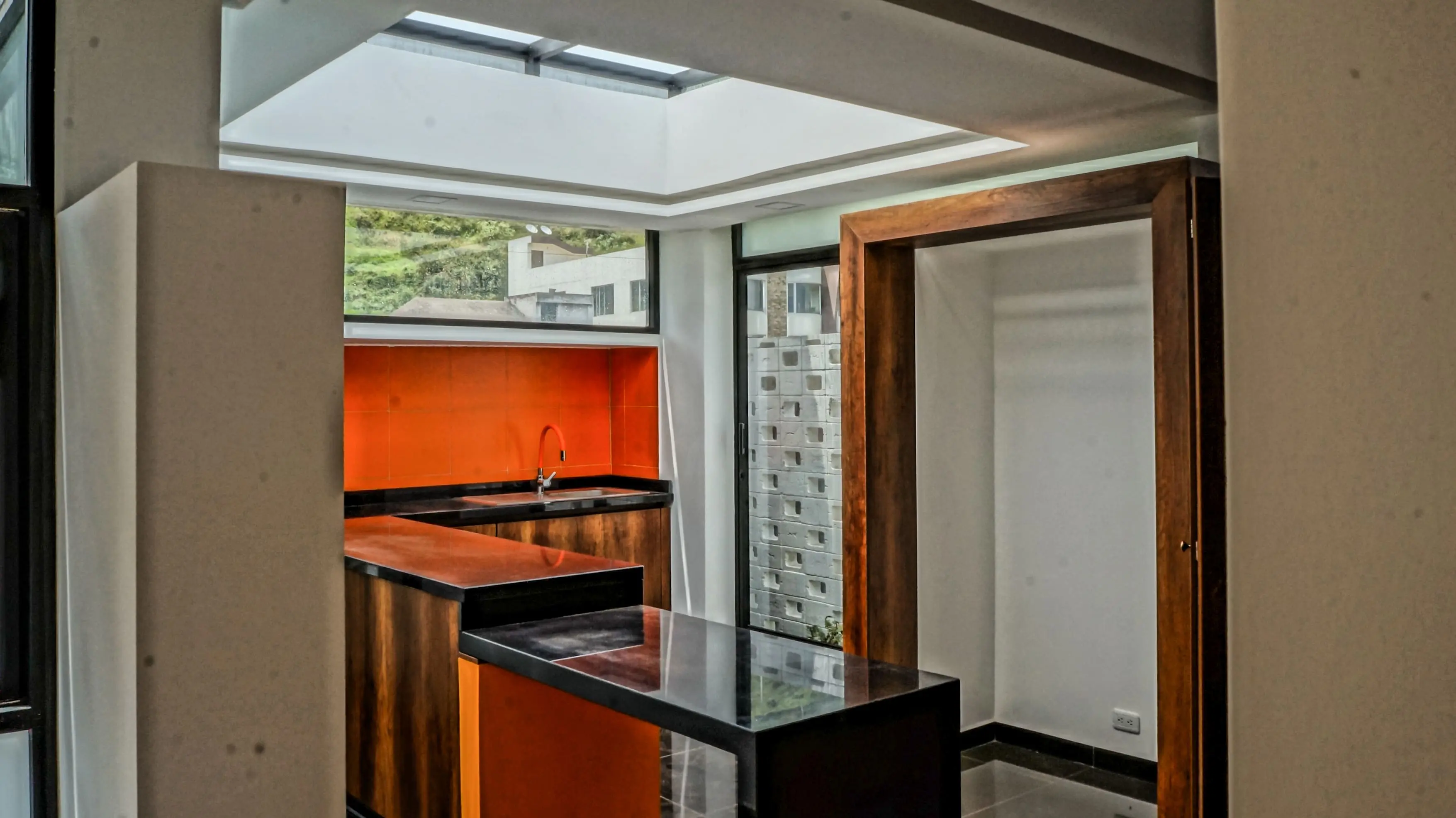 Edificio Rentero en Venta | +$2,700/mes | Diseño Premiado | en Quito - Valle de los Chillos