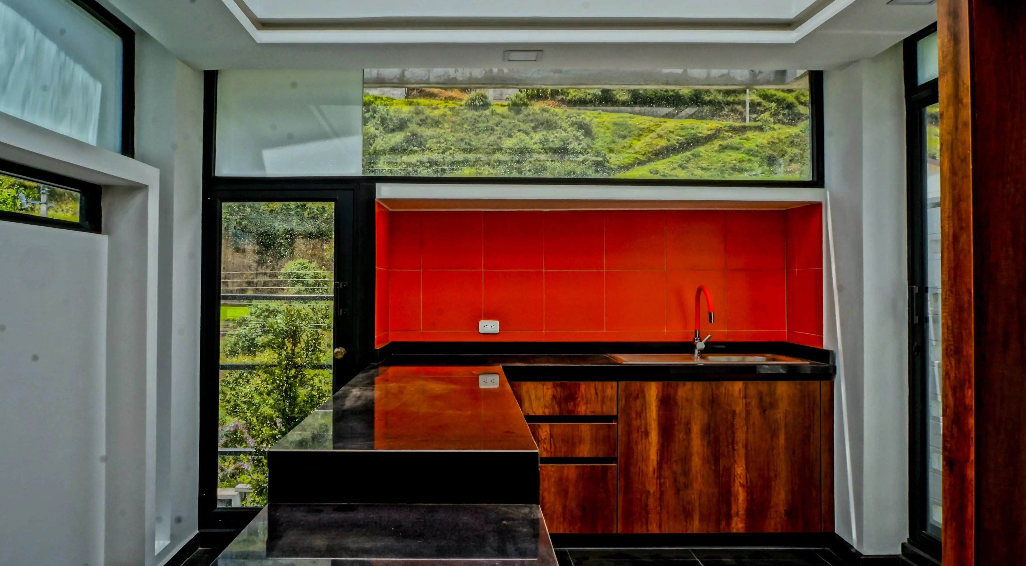 Edificio Rentero en Venta | +$2,700/mes | Diseño Premiado | en Quito - Valle de los Chillos