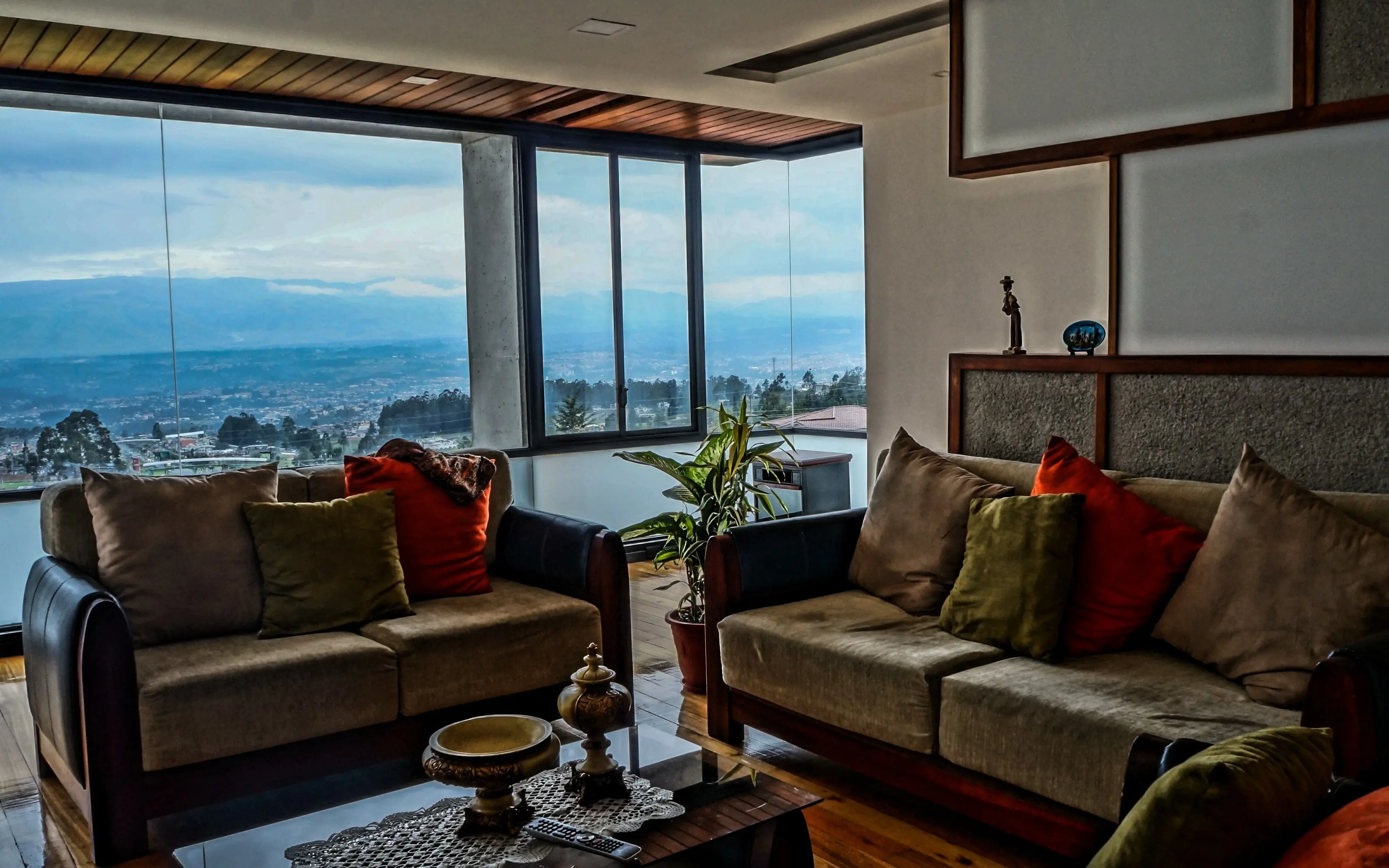 Edificio Rentero en Venta | +$2,700/mes | Diseño Premiado | en Quito - Valle de los Chillos