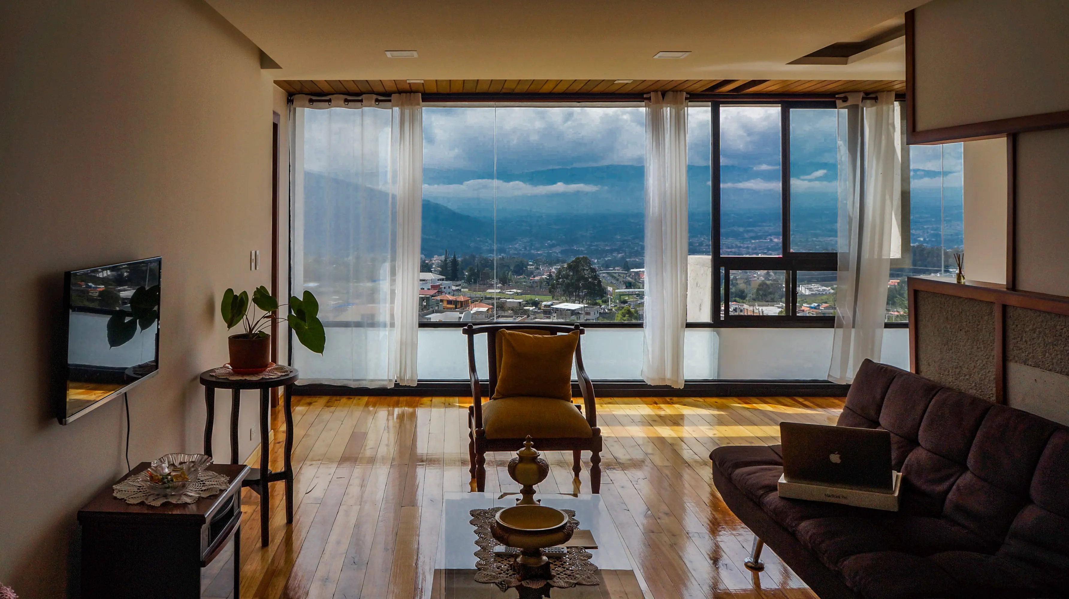 Edificio Rentero en Venta | +$2,700/mes | Diseño Premiado | en Quito - Valle de los Chillos