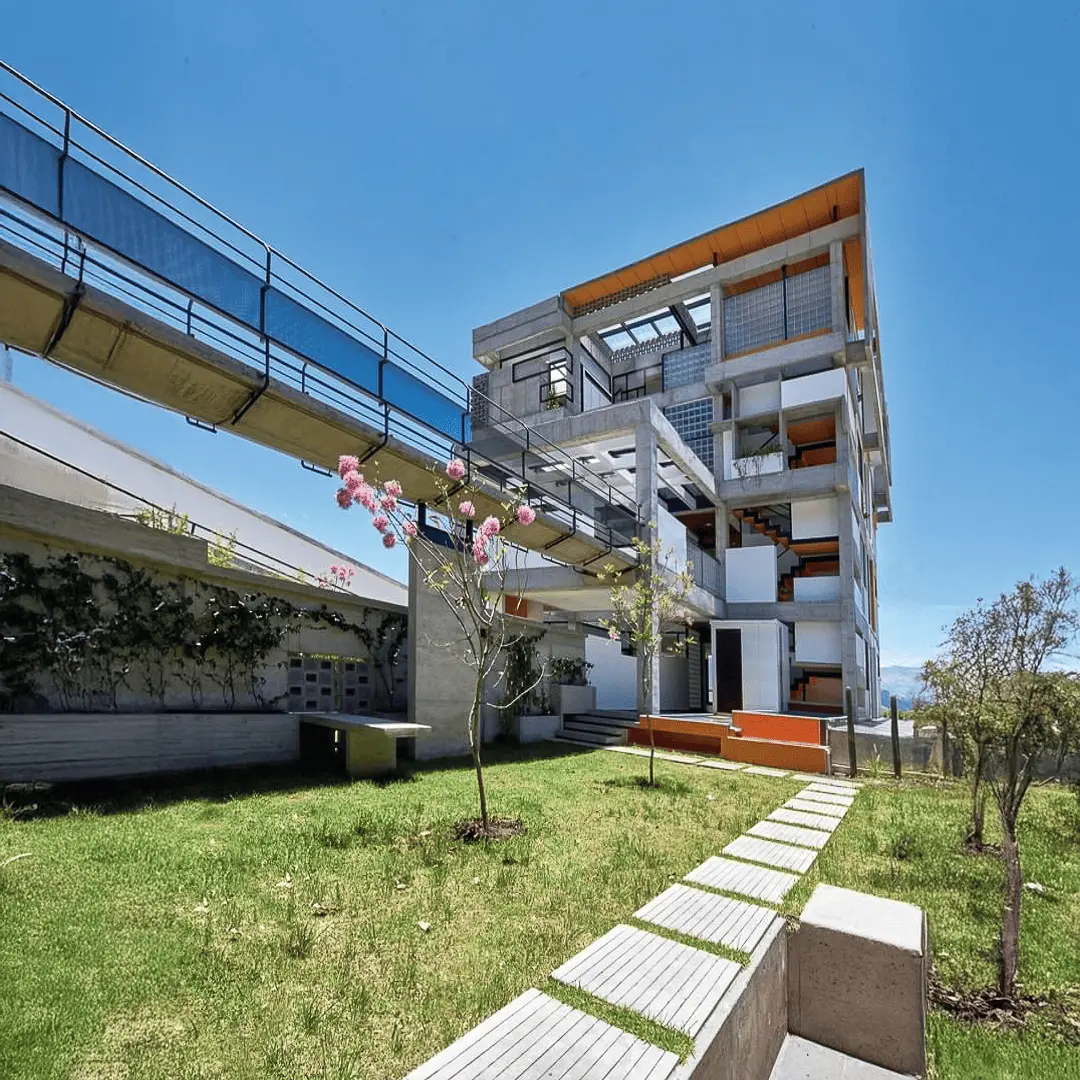 Edificio Rentero en Venta | +$2,700/mes | Diseño Premiado | en Quito - Valle de los Chillos