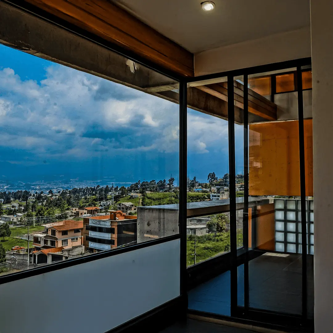 Edificio Rentero en Venta | +$2,700/mes | Diseño Premiado | en Quito - Valle de los Chillos