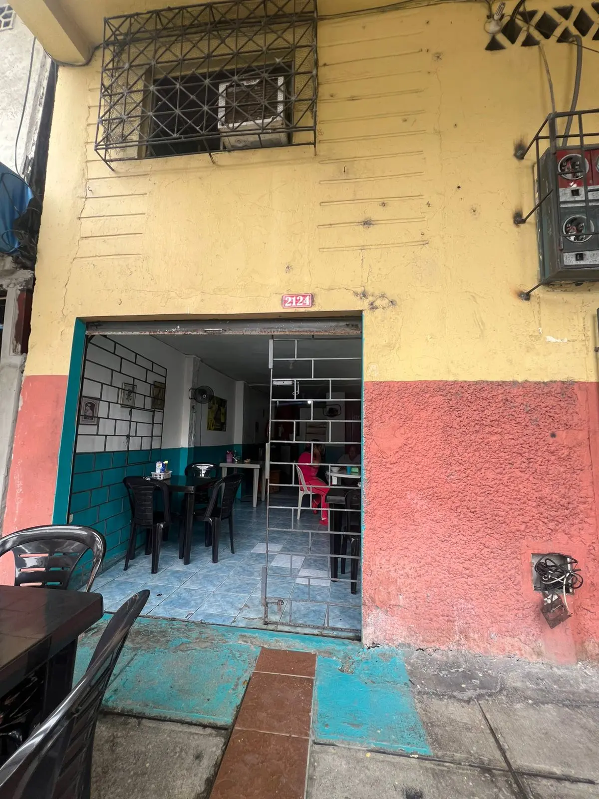 Venta Casa Rentera con 6 departamentos, 2 locales Centro-Sur de Guayaquil