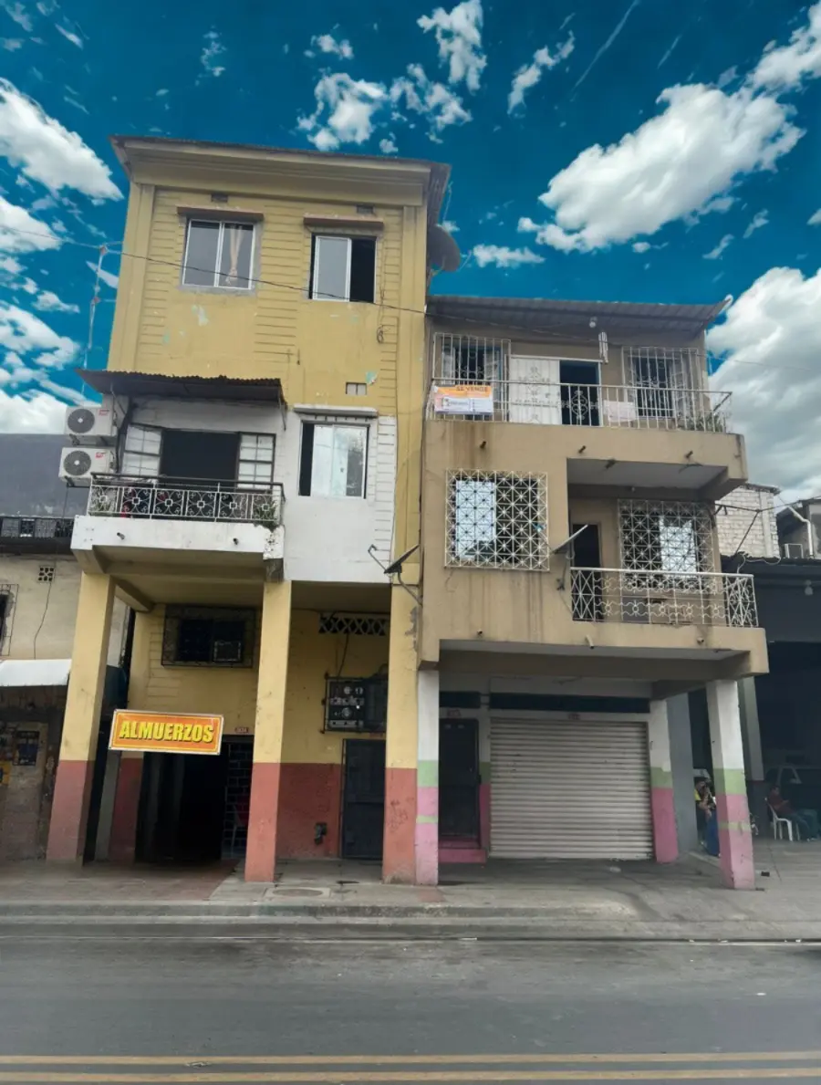 Venta Casa Rentera con 6 departamentos, 2 locales Centro-Sur de Guayaquil