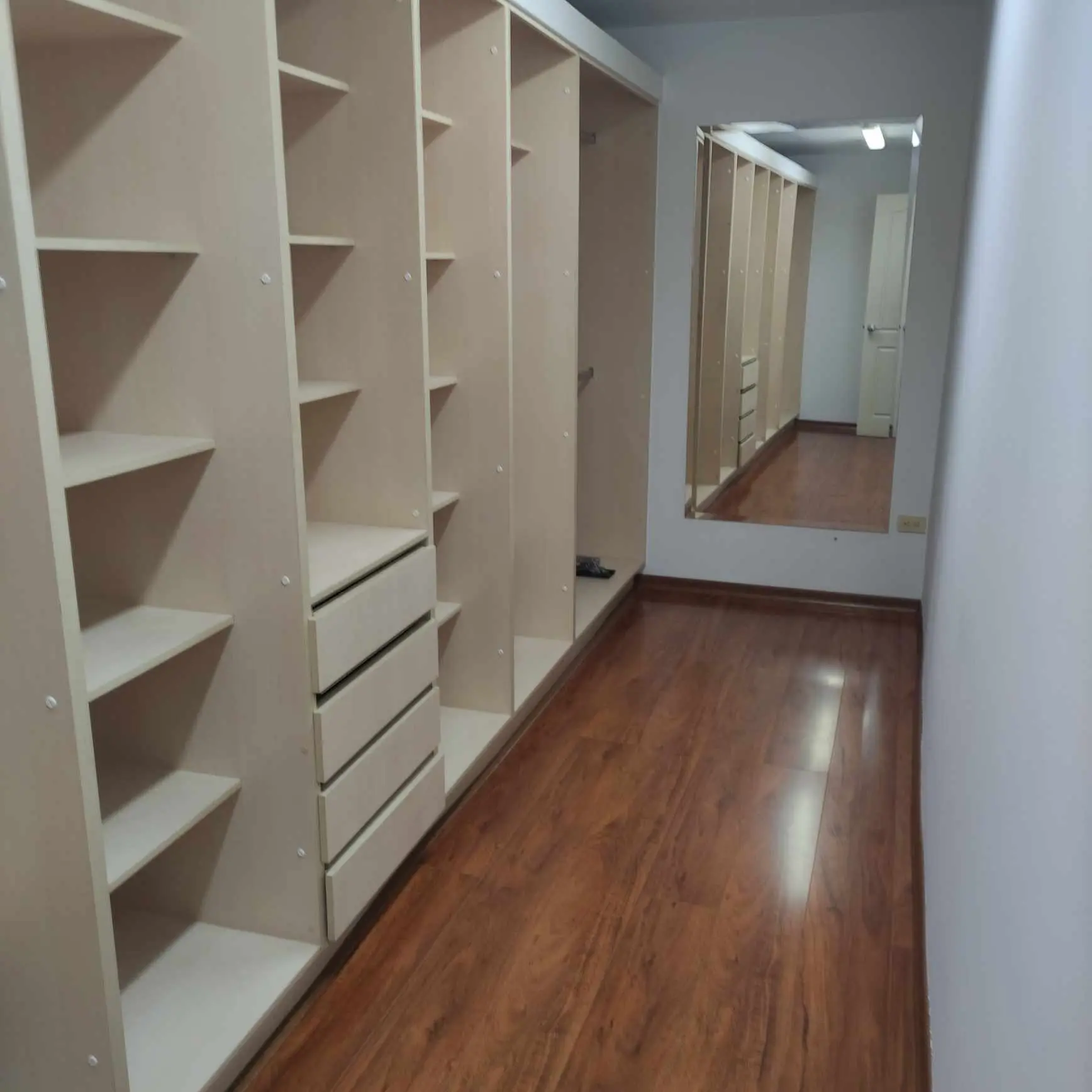 QUITO TENNIS DEPARTAMENTO EN VENTA 3 DORMITORIOS, LINDA VISTA