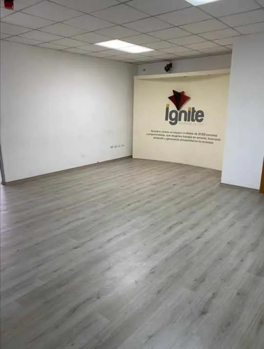 OFICINA DE ARRIENDO 288 M2 SECTOR SANTAMARÍA 6 DE DICIEMBRE