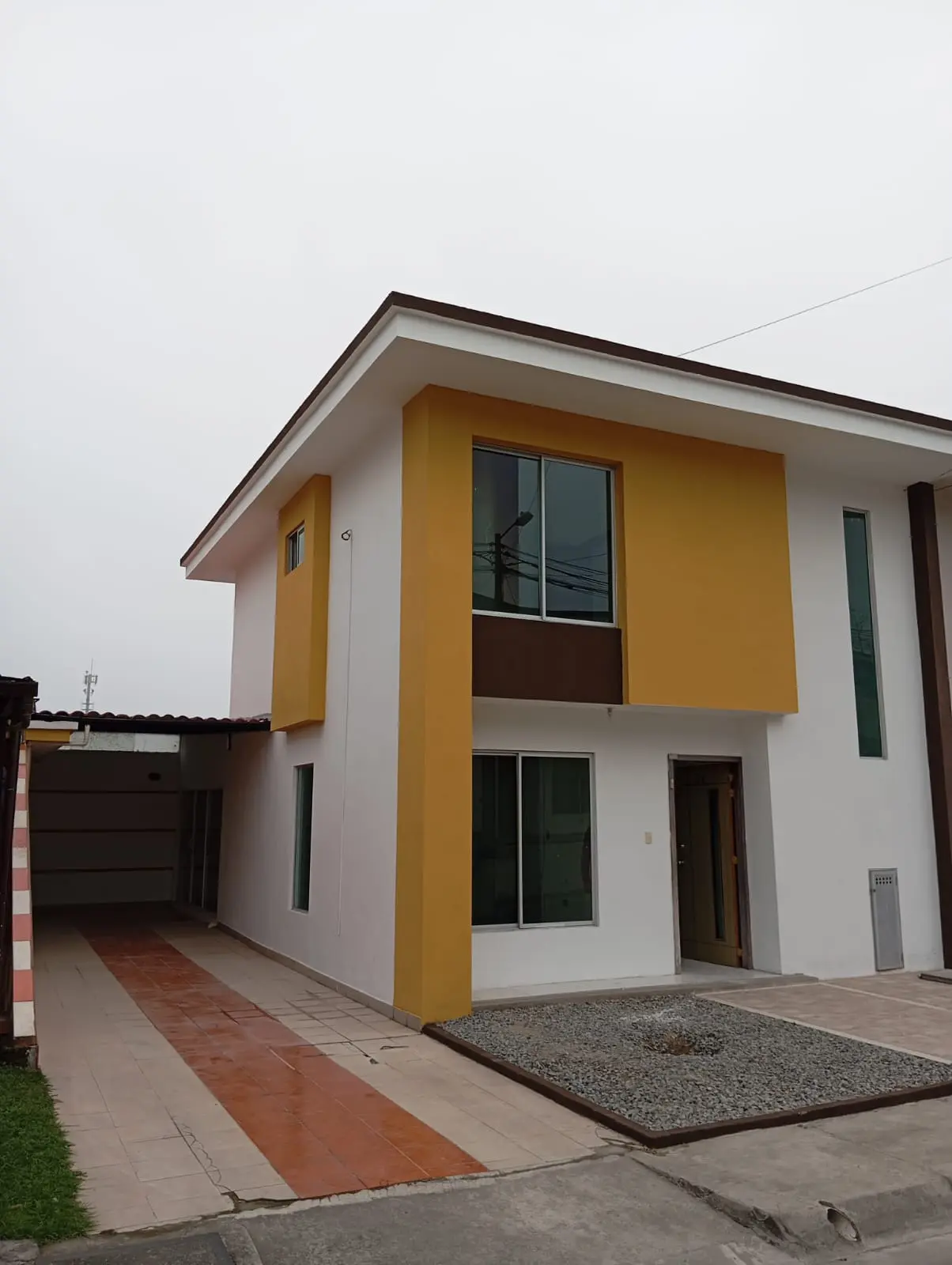 CASA EN VENTA - URB. LA FLORESTA - SANTO DOMINGO - ZOFIN INMOBILIARIA