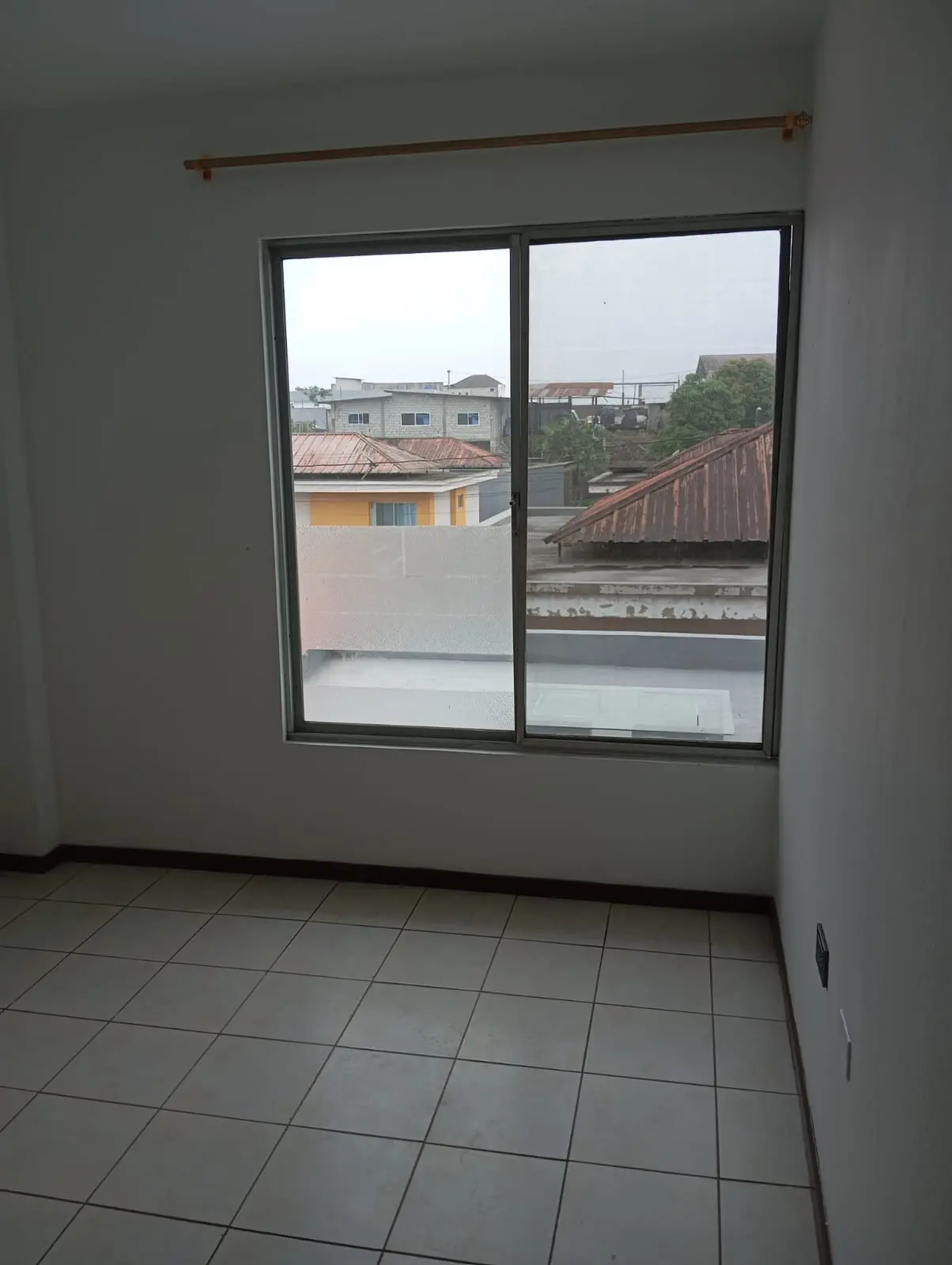 CASA COMERCIAL EN VENTA - SANTO DOMINGO - ZOFIN INMOBILIARIA - MARIO BENALCAZAR