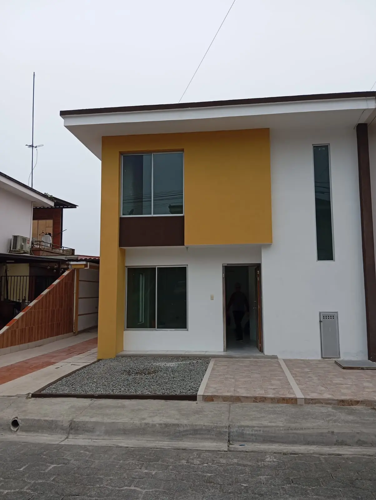 CASA EN VENTA - URB. LA FLORESTA - SANTO DOMINGO - ZOFIN INMOBILIARIA