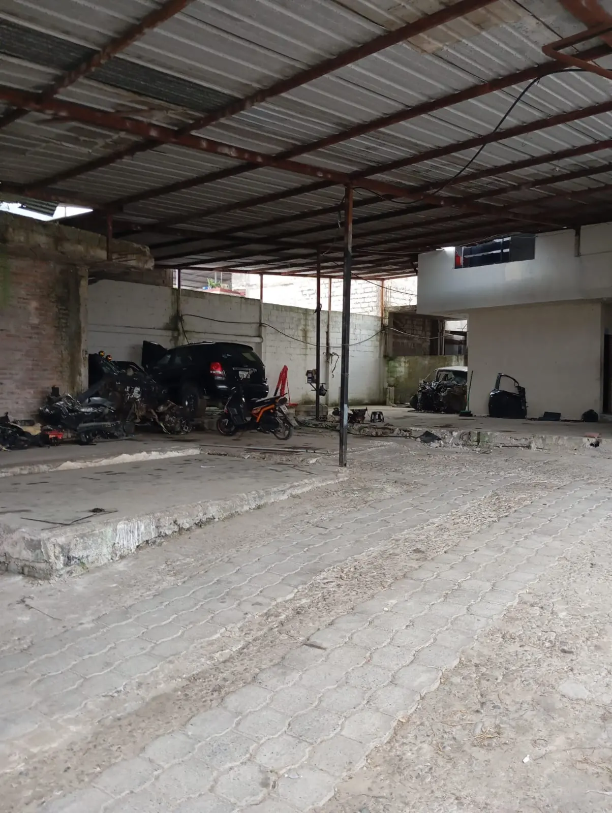 CASA COMERCIAL EN VENTA - SANTO DOMINGO - ZOFIN INMOBILIARIA - MARIO BENALCAZAR