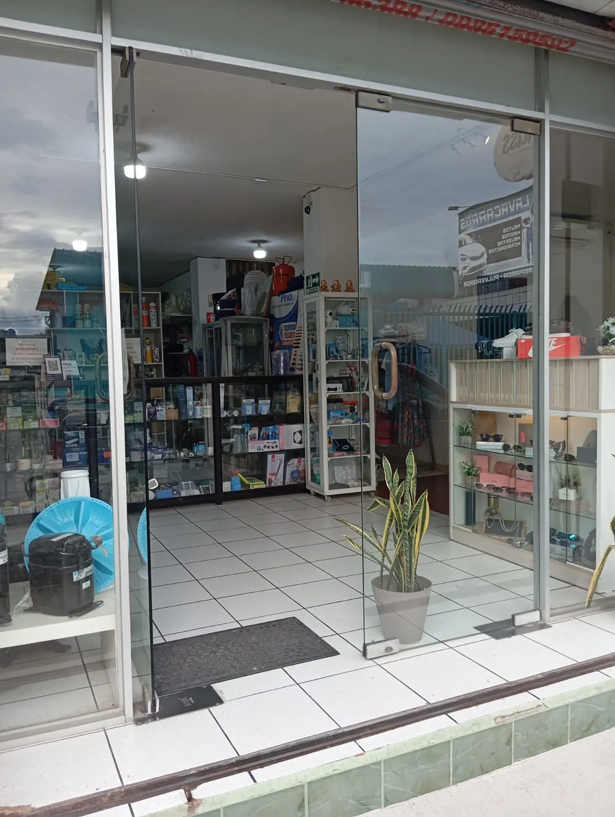 EDIFICACION COMERCIAL EN VENTA - ZOFIN - MARIO BENALCAZAR